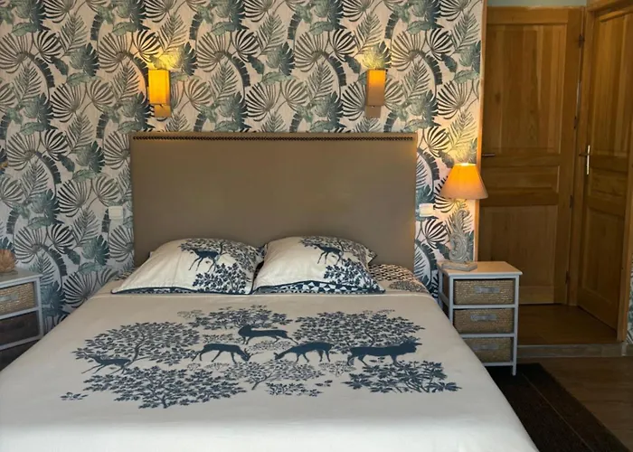 Le Clos Du Pontet Bed & Breakfast 4*