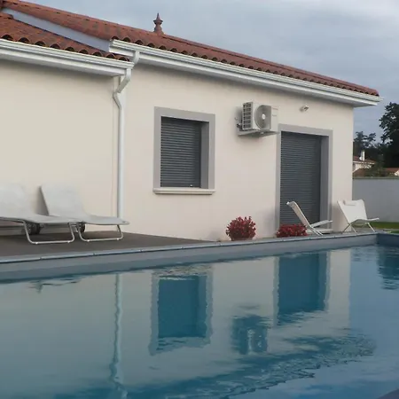 Le Clos Du Pontet לינה וארוחת בוקר
